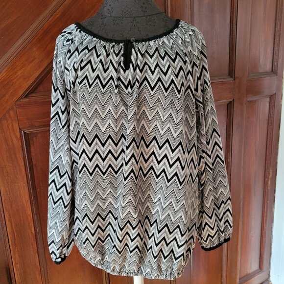 Lane Bryant Black & White Chevron Long Sleeve Blouse Size 14/16 - Picture 1 of 3